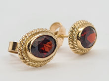 Load image into Gallery viewer, 0556: Vintage: 9ct Gold Cabochon Garnet Stud Earrings-
