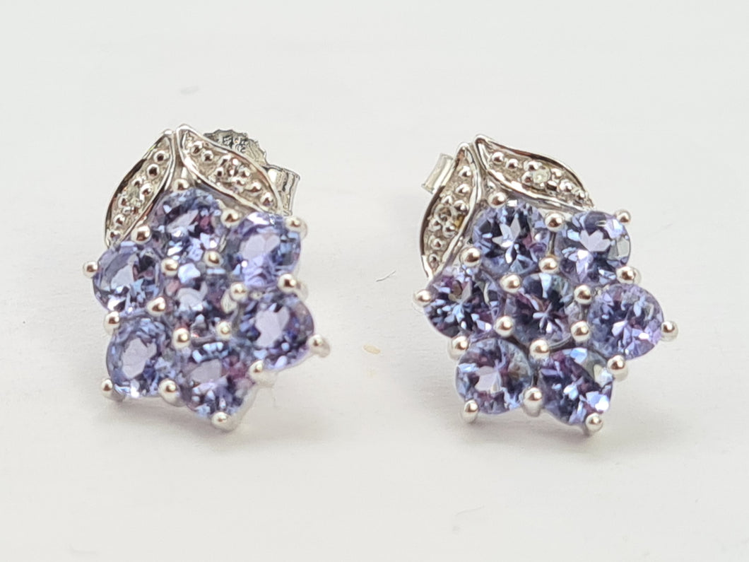 0557: Vintage: 9ct White Gold Tanzanites Diamonds Stud Earrings