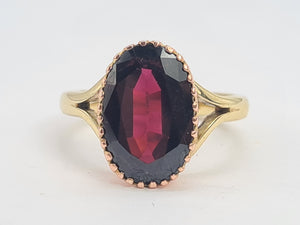 0107: Vintage: 9ct Yellow & Rose Gold Oval Almandine Garnet Ring- Date-Mark 1972