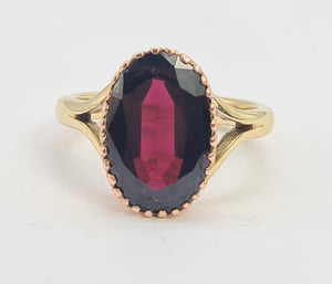 0107: Vintage: 9ct Yellow & Rose Gold Oval Almandine Garnet Ring- Date-Mark 1972