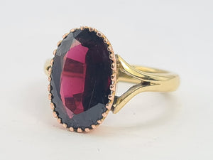 0107: Vintage: 9ct Yellow & Rose Gold Oval Almandine Garnet Ring- Date-Mark 1972