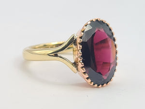 0107: Vintage: 9ct Yellow & Rose Gold Oval Almandine Garnet Ring- Date-Mark 1972