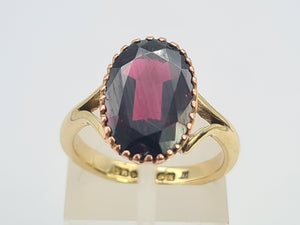 0107: Vintage: 9ct Yellow & Rose Gold Oval Almandine Garnet Ring- Date-Mark 1972