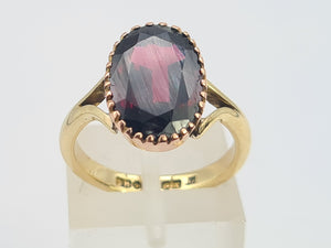 0107: Vintage: 9ct Yellow & Rose Gold Oval Almandine Garnet Ring- Date-Mark 1972