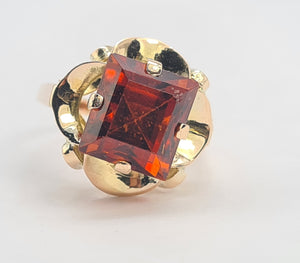 0294: Vintage: Rare 18ct Gold Large Princess Cut Orange Garnet Statement Ring