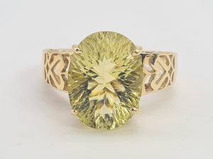 0484: Vintage: 9ct Gold Large Oval Peridot Cocktail Ring