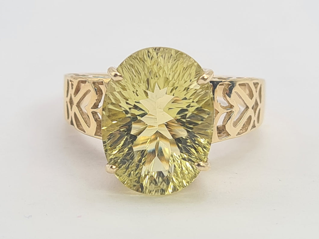 0484: Vintage: 9ct Gold Large Oval Peridot Cocktail Ring