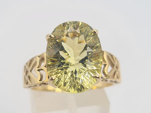 0484: Vintage: 9ct Gold Large Oval Peridot Cocktail Ring