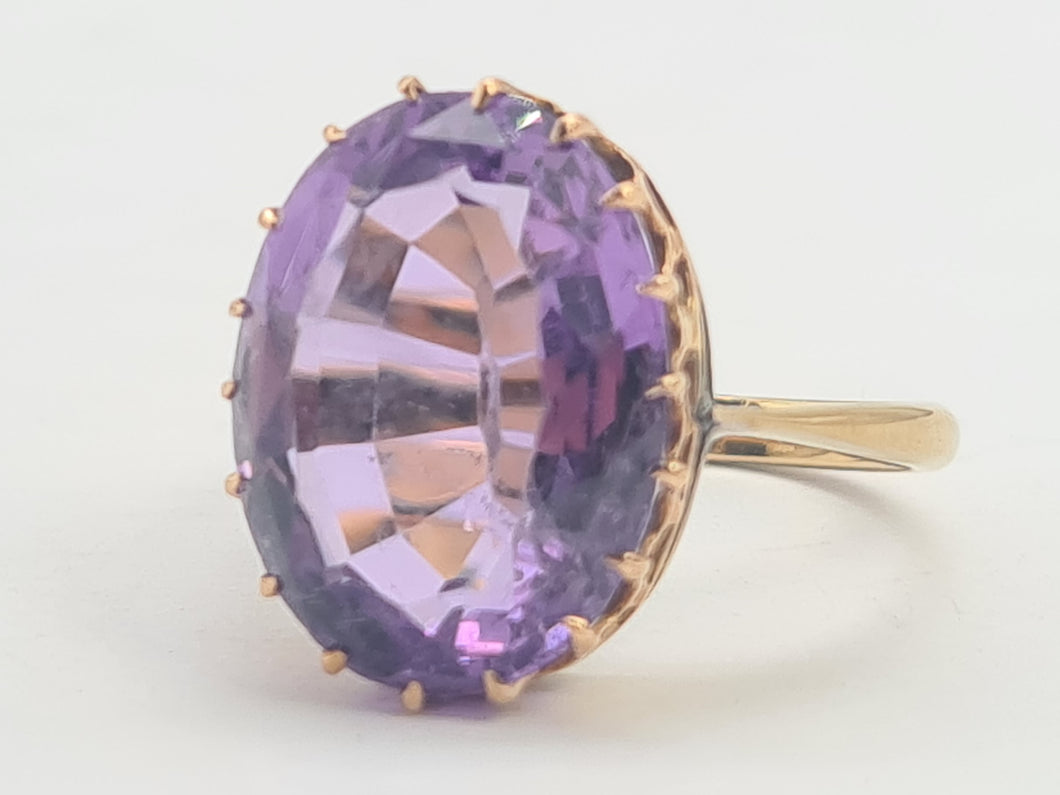 0493: Vintage: 9ct Gold Large Lilac Amethyst Cocktail Ring