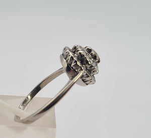 0330: Vintage: 18ct White Gold 25 Diamonds Geometric Cluster Ring- Exquisite