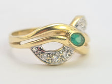 Load image into Gallery viewer, 0401: Vintage: 14ct Gold Emerald Crossover Cocktail Ring - lovely symmetry
