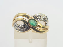 Load image into Gallery viewer, 0401: Vintage: 14ct Gold Emerald Crossover Cocktail Ring - lovely symmetry
