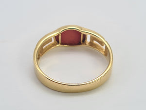 0402: Vintage: 14ct Gold Geometric Set Red Cabochon Coral Signet Ring