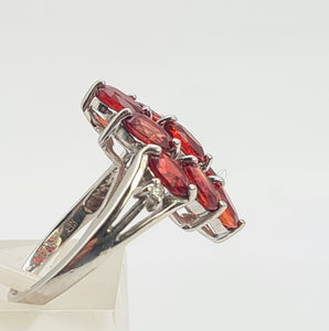 0426: Vintage: 9ct White Gold Red Topaz Diamonds Geometric Set Cocktail Ring