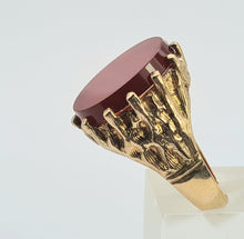 Load image into Gallery viewer, 0486: Vintage: Large Heavy 9ct Gold Red Onyx Signet Ring- Date Mark 1970
