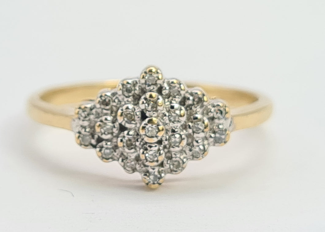 0232: Vintage: 9ct Gold 23 Round Cut Diamonds Dress Ring- petite, sparkling, eye- catching