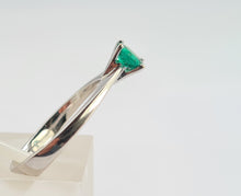 Load image into Gallery viewer, 0421: Vintage: 18ct White Gold Emerald Solitaire Dress/Stacker
