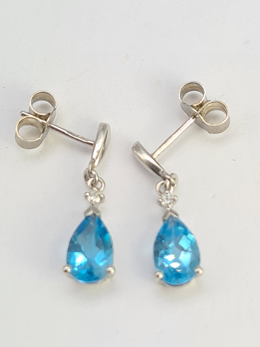 0547: Vintage: 9ct White Gold Pear Cut Swiss Blue Topaz Diamonds Stud Drop Earrings - lovely