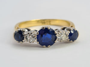 0480: Vintage: 18ct Gold Cornflower Blue Sapphires Trilogy Diamonds Ring- Exquisite