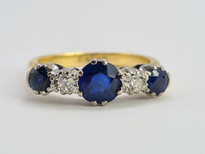 0480: Vintage: 18ct Gold Cornflower Blue Sapphires Trilogy Diamonds Ring- Exquisite