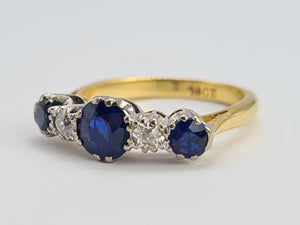 0480: Vintage: 18ct Gold Cornflower Blue Sapphires Trilogy Diamonds Ring- Exquisite