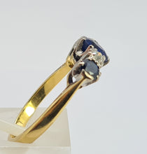 Load image into Gallery viewer, 0480: Vintage: 18ct Gold Cornflower Blue Sapphires Trilogy Diamonds Ring- Exquisite
