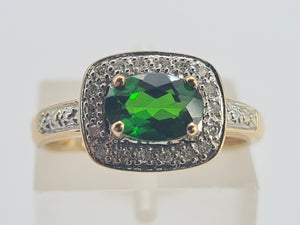 0413: Vintage: 14ct Gold Green Diopside 16 Diamonds Art Deco Style Dress Ring