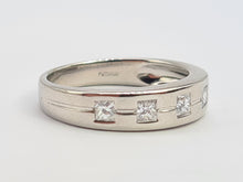 Load image into Gallery viewer, 0333: Vintage: 9ct Cut Princess Cut Diamonds Ring, crisp, sparkling eye-candy
