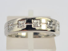 Load image into Gallery viewer, 0333: Vintage: 9ct Cut Princess Cut Diamonds Ring, crisp, sparkling eye-candy
