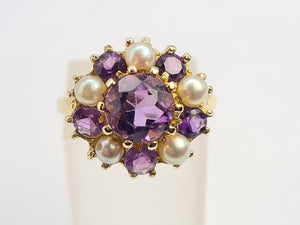 0462: Vintage: 9ct Gold Lilac Amethysts Pearls Flower Head Ring- beautifully matched