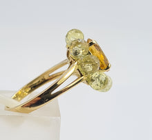 Load image into Gallery viewer, 0510: Vintage 9ct Gold Orange Citrine Peridots Flower Head Ring-Splendid
