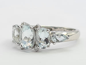 0519: Vintage: 9ct White Gold Blue Aquamarines Diamonds Dress Ring- Lovely combination