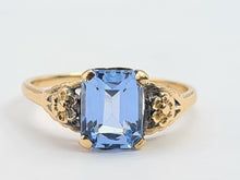 Load image into Gallery viewer, 0520: Vintage 9ct Gold  Emerald Cut Persian Blue Topaz Solitaire
