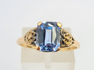 0520: Vintage 9ct Gold  Emerald Cut Persian Blue Topaz Solitaire