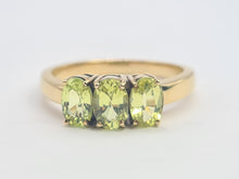 Load image into Gallery viewer, 0521: Vintage 9ct Gold Lime Green Peridot Trilogy- gorgeous
