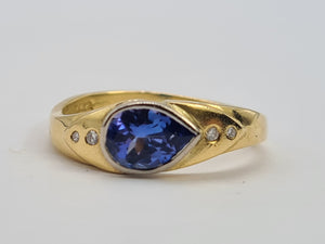 0543: Vintage: 18ct Gold Deep Violet Blue Pear Cut Tanzanite Diamond's Ring- cool eye candy