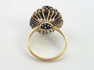 0646: Vintage: 18ct  Gold Blue Sapphires Statement Cocktail Ring