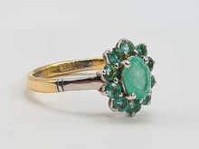 Cargar imagen en el visor de la galería, 0651: Vintage: 18ct Gold Emeralds Flower Head Ring- white gold detail on shoulders
