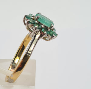 0651: Vintage: 18ct Gold Emeralds Flower Head Ring- white gold detail on shoulders