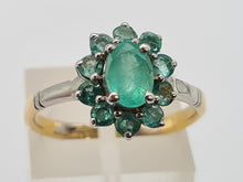 Cargar imagen en el visor de la galería, 0651: Vintage: 18ct Gold Emeralds Flower Head Ring- white gold detail on shoulders
