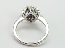 Load image into Gallery viewer, 0527: Vintage: 9ct White Gold Cornflower Blue Sapphire Diamonds (0.45ct) Cluster Ring
