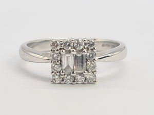 0041: Vintage: 18ct White Gold Geometric Set Diamonds (0.41ct) Ring