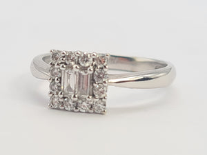 0041: Vintage: 18ct White Gold Geometric Set Diamonds (0.41ct) Ring