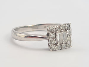 0041: Vintage: 18ct White Gold Geometric Set Diamonds (0.41ct) Ring