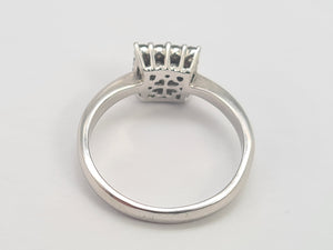 0041: Vintage: 18ct White Gold Geometric Set Diamonds (0.41ct) Ring