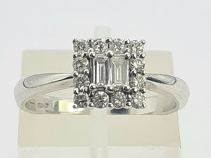 0041: Vintage: 18ct White Gold Geometric Set Diamonds (0.41ct) Ring