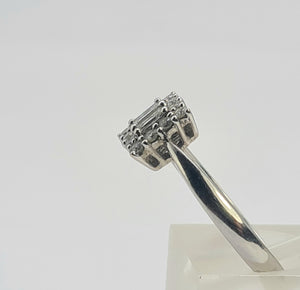 0041: Vintage: 18ct White Gold Geometric Set Diamonds (0.41ct) Ring