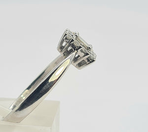 0041: Vintage: 18ct White Gold Geometric Set Diamonds (0.41ct) Ring