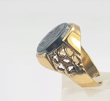 Load image into Gallery viewer, 0081: Vintage: 9ct Gold Centurion Hematite Signet Ring- Date-Mark 1986
