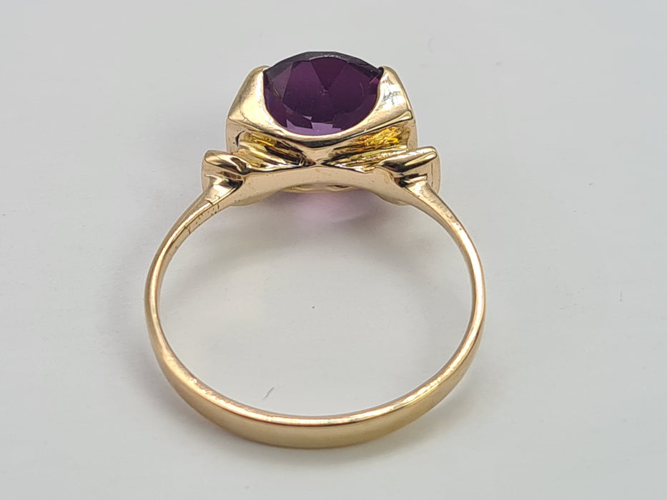 Vintage: 9ct Yellow Gold Purple Sapphire Ring